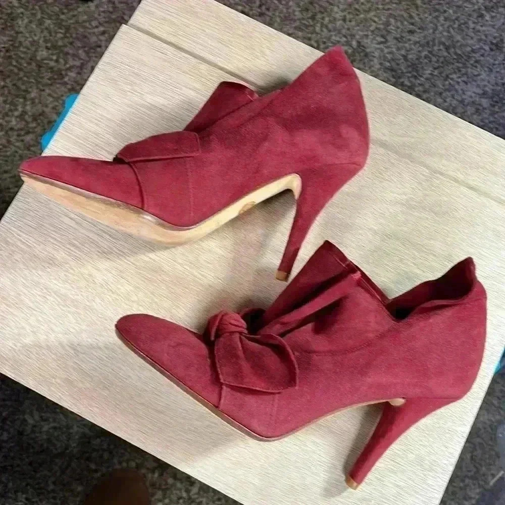 Te Casan Limited Edition red suede heels 
Size: 40 or 9.5 NEW - Picture 4 of 11
